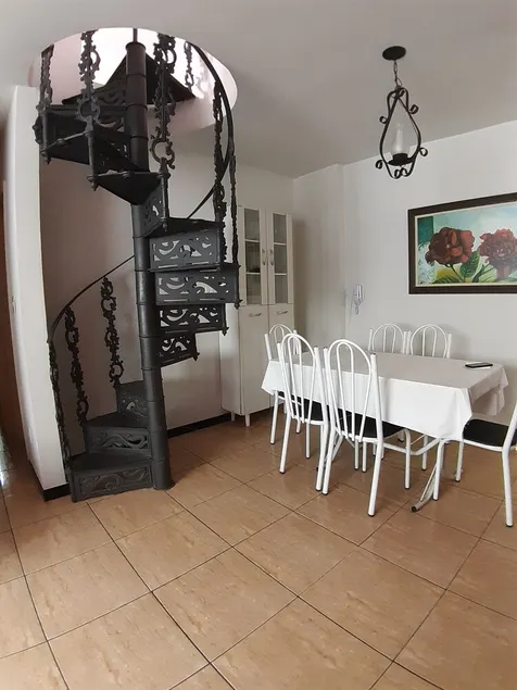 Excellent apartment, building with swimming pool, sauna, covered garage, terrace. - Image 1