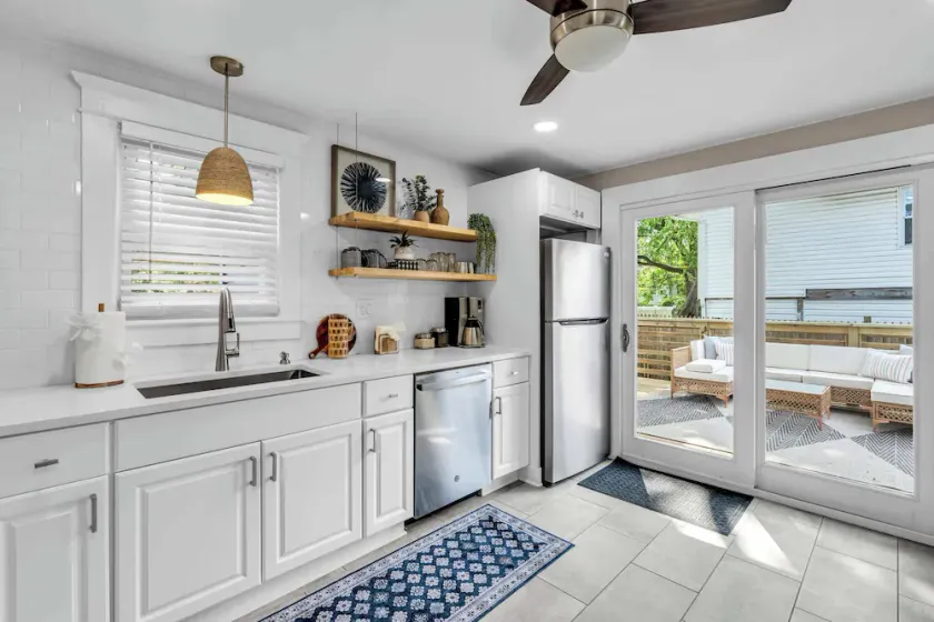 Bungalow Blue in Bradley Park! Beach Badges Included! - Image 1