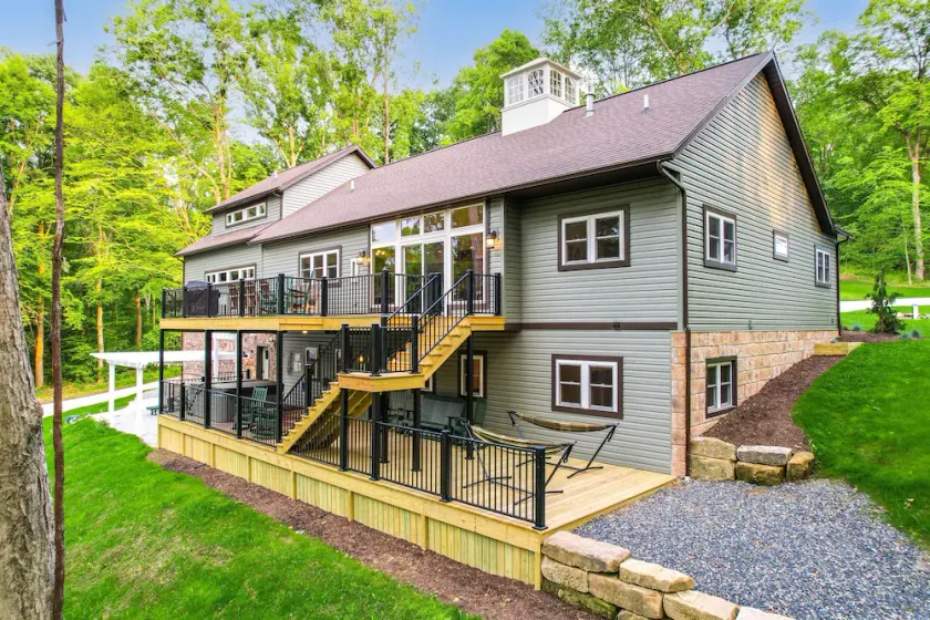 Lakes, Waterfall, Basketball Court: Family Getaway 5-7 bedrooms - Image 1