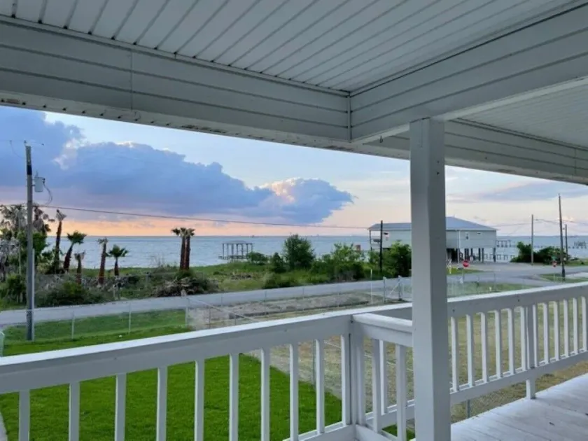 \"The Lone Star\" Water View House with Balcony. - Image 1