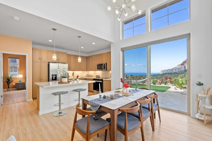 Sleeps 16, 2 Homes Ocean Views, Shared Pool + Gym, Near the Beach Avantstay - Image 1