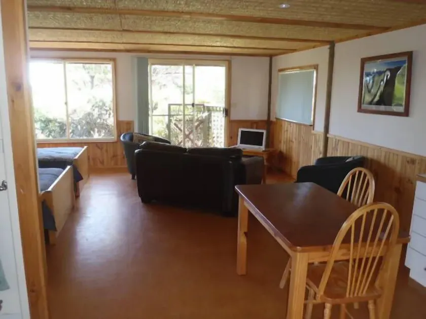 Guy Cruz Farm Cottage - Image 1