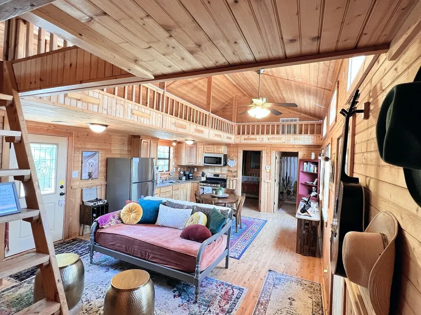 Texas Sun Cabin: Eight Acres with Trails and Amazing Sunset Views - Image 1