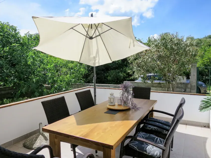 Beautiful private villa for 4 guests with A/C, WIFI, TV and terrace - Image 1