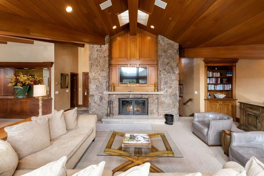 Plaza Lodge Penthouse - Image 1