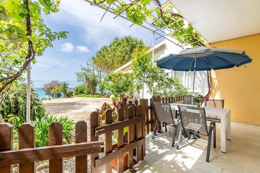 Apartment '4' with Sea View, Wi-Fi and Air Conditioning - Image 1