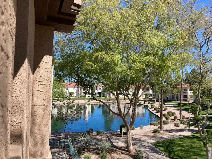 Lake Front 2nd floor condo w/community pool/spa, near golf course - Image 1