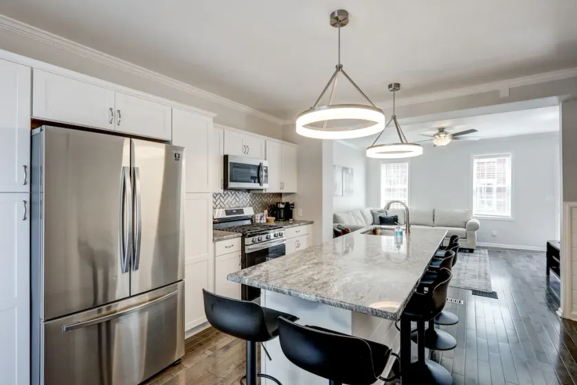 Beautiful Home w/ Private Yard! Walkable to Markets, Coffee Shops & More! - Image 1