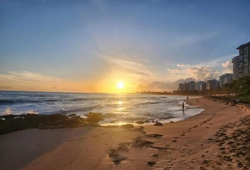 Stunning 3-Bedroom Beachside Apartment - Image 1