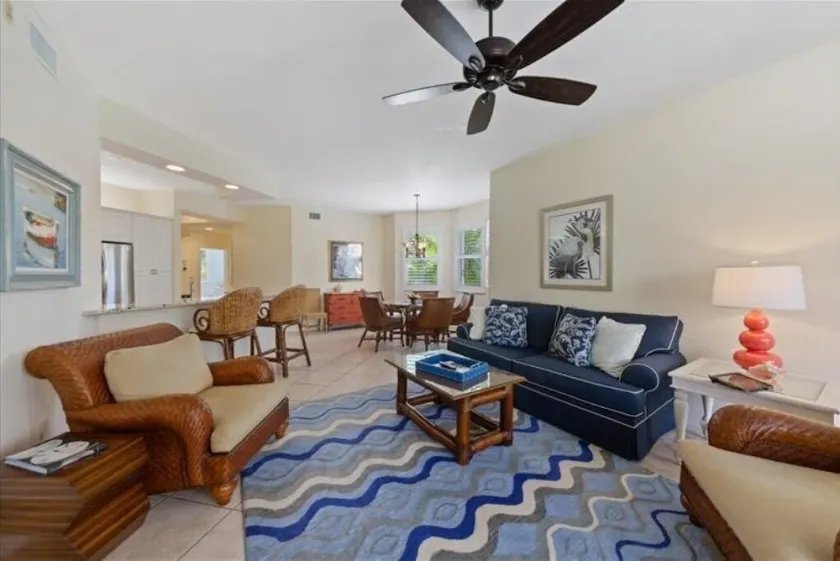 Regatta Resort, Vanderbilt Beach, Naples, 6 minute walk to beach - Image 1