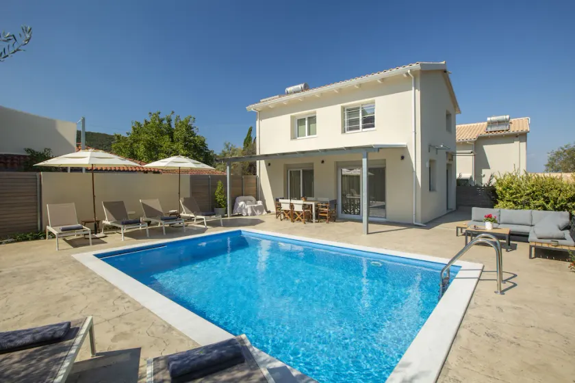 Vilana Villa ideal for small groups / families 2km from Lefkada city - Image 1