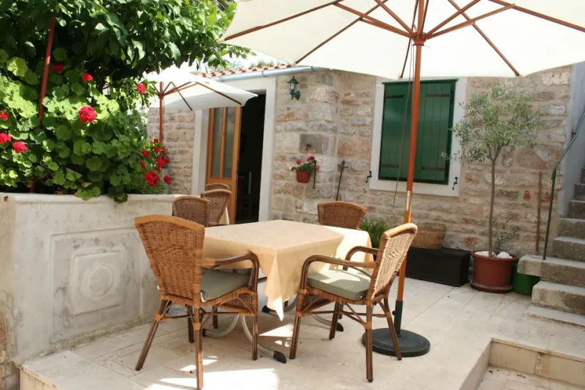 Apartamento de una habitación con una terraza Vrboska, Hvar (A-4601-b) - Image 1