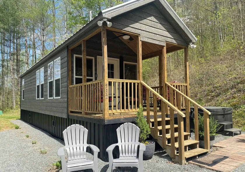 Tiny House Getaway - Image 1