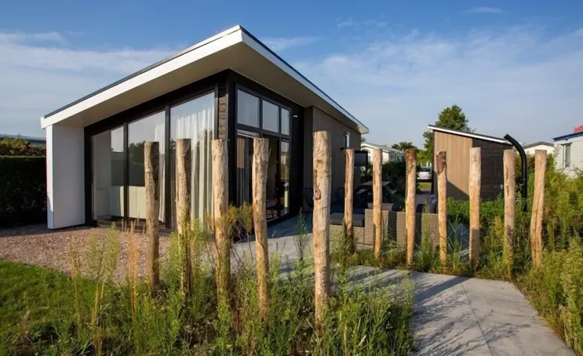 Chalet Strandloper L09 privately situated near sea and beach of Renesse - Image 1