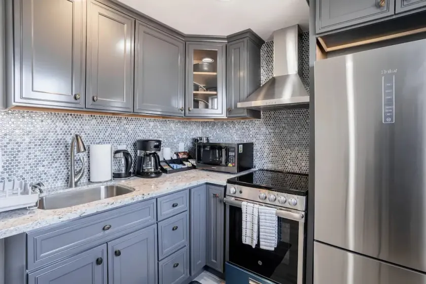 Private Pacifica suite near the beach - Image 1