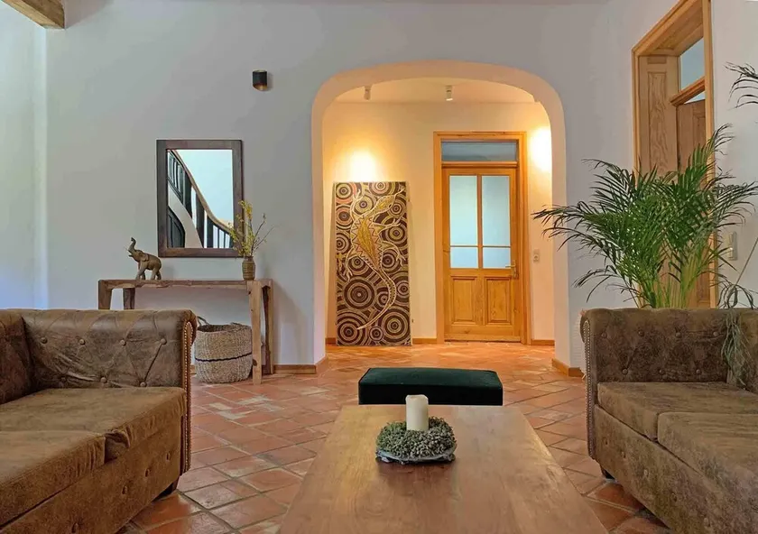 Unique vacation apartment for 6 to 8 people with a historic ambience - Image 1