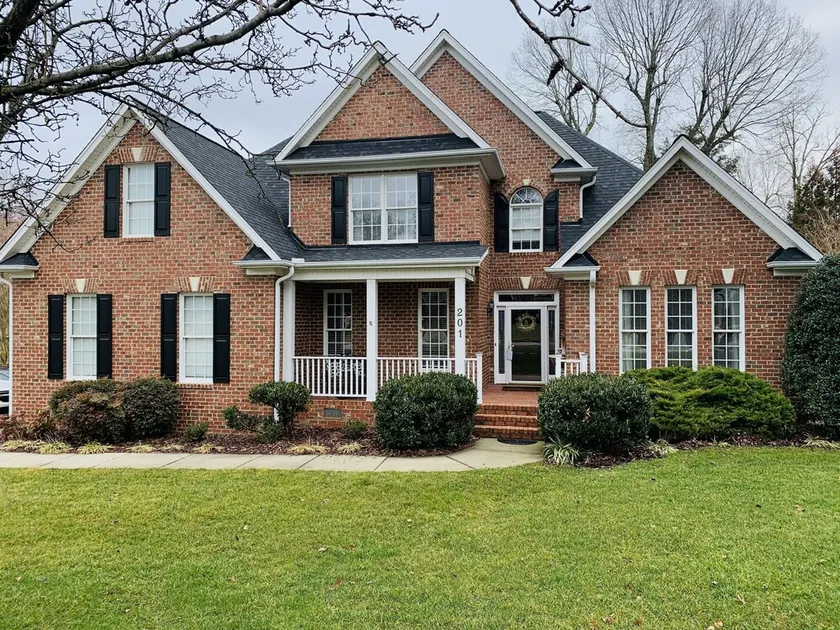 Lovely Home, Perfect location, Coliseum, Golf, HPU, Back Porch & Community pool - Image 1