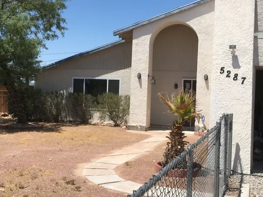 Hidden away Paradise in Golden Shores Topock Arizona . - Image 1