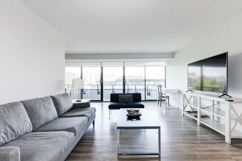 2BR Executive Apartment in Prime Location - Image 1