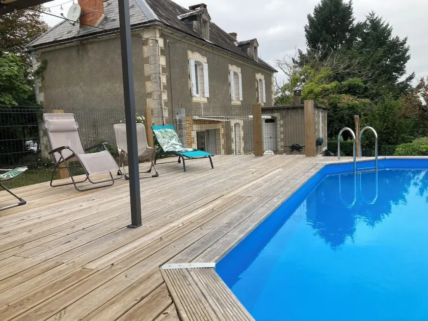 Maison de Campagne Spacieuse et Rénovée Proche de Lascaux, 6 Personnes - Image 1