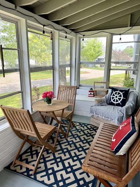 Screened porch, Lake Huron views, quiet sub, walk to beach and town in minutes! - Image 1