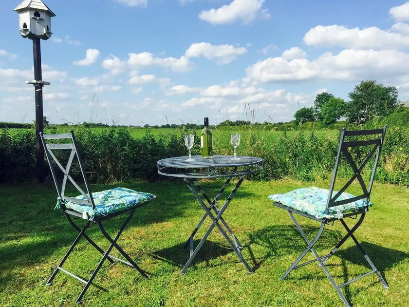 2 bedroom accommodation in Caythorpe, near Nottingham - Image 1