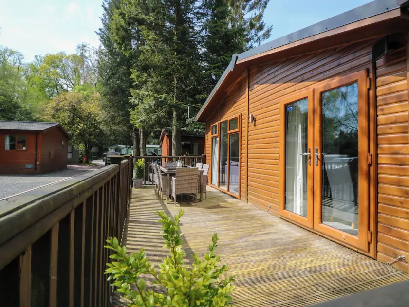 CHERRY TREE LODGE, pet friendly, with a garden in Windermere - Image 1