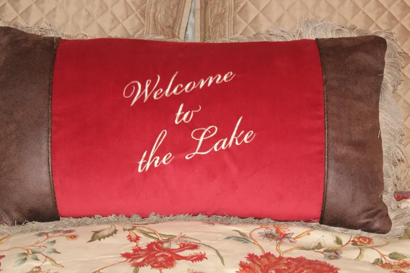 BOOKING 2019 BIG SEBAGO LAKE 5-STAR COTTAGE - SE REVIEW STORIES - Image 1