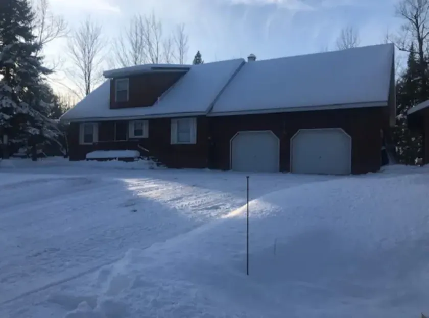 Full House on secluded road, 4 bed 2 bath, fully furnished basement w/bar + beds - Image 1