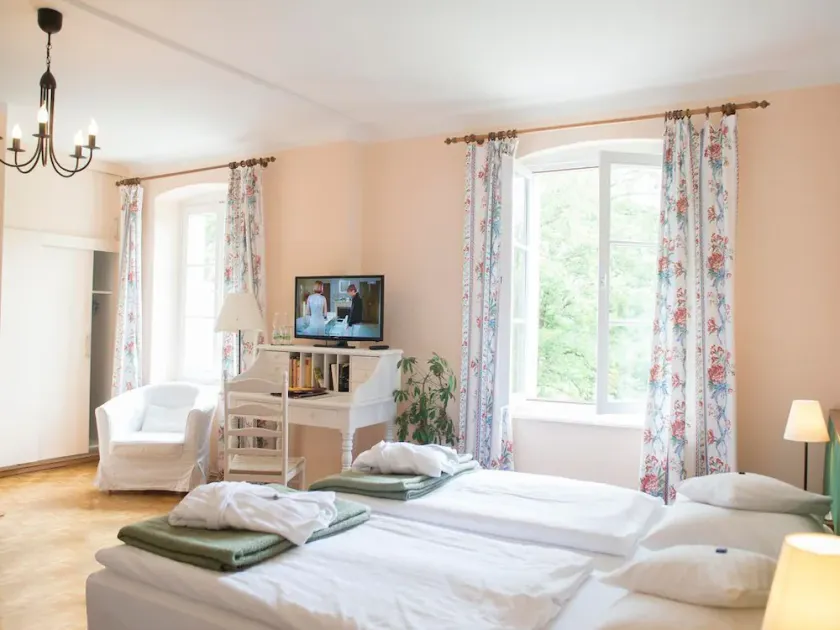 Doppelzimmer Kategorie A - Hotel Landsitz Pichlschloss - Image 1