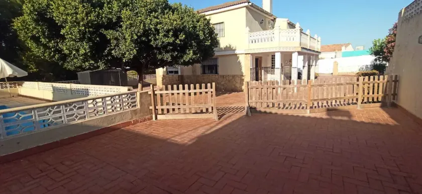 Villa with private pool in Picassent (Valencia) - Image 1