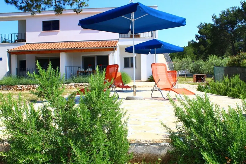 Comfortable Apartment With Roof Terrace and Sea View - Image 1