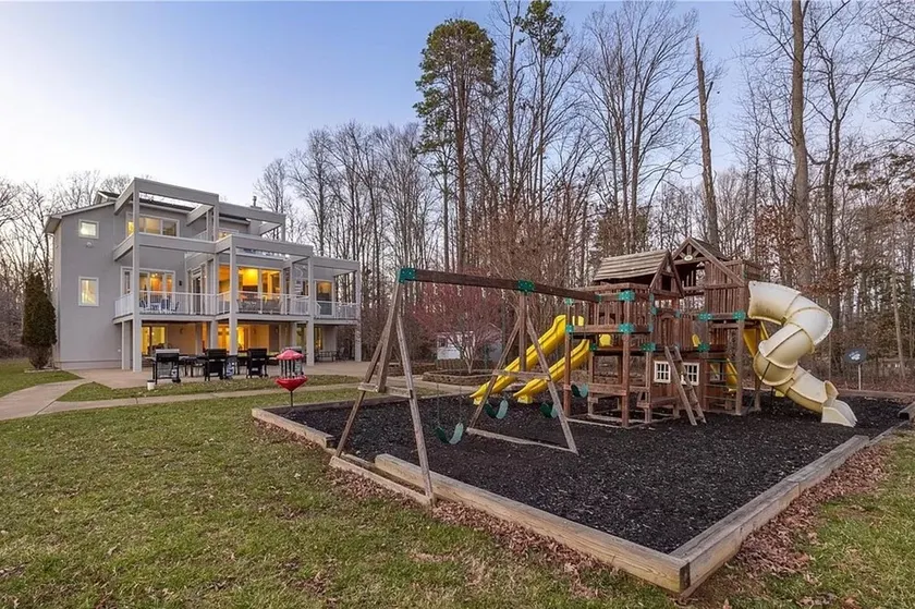 Beautiful Private Lakefront Property with Amenities & Activities Galore! - Image 1