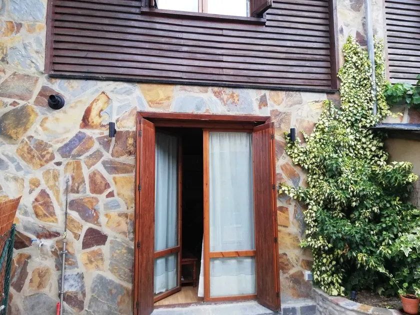 Pequeño adosado de montaña con terraza - Image 1