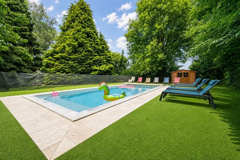 Beautiful cottage with heated swimming pool and large unoverlooked garden - Image 1