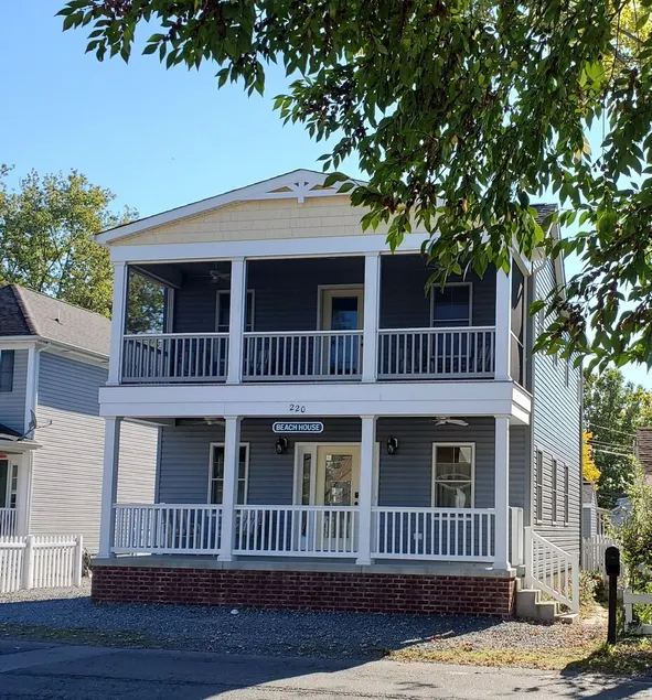 Large Luxury 4 bed/3 bath Beach House-2 Blocks to beach, 1 Block to Bay - Image 1