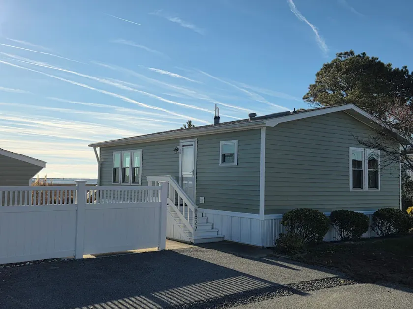 Bayfront cottage offers amazing views of the water and Assateague Island - Image 1