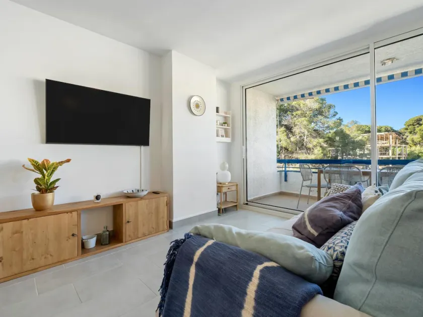 Apartment 250m beach with pool and parking - Image 1