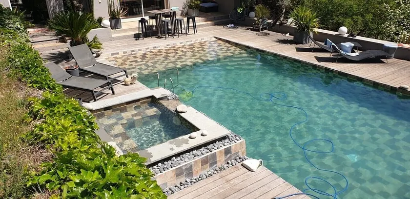 Villa omgivet af oliventræer med jacuzzi - Image 1