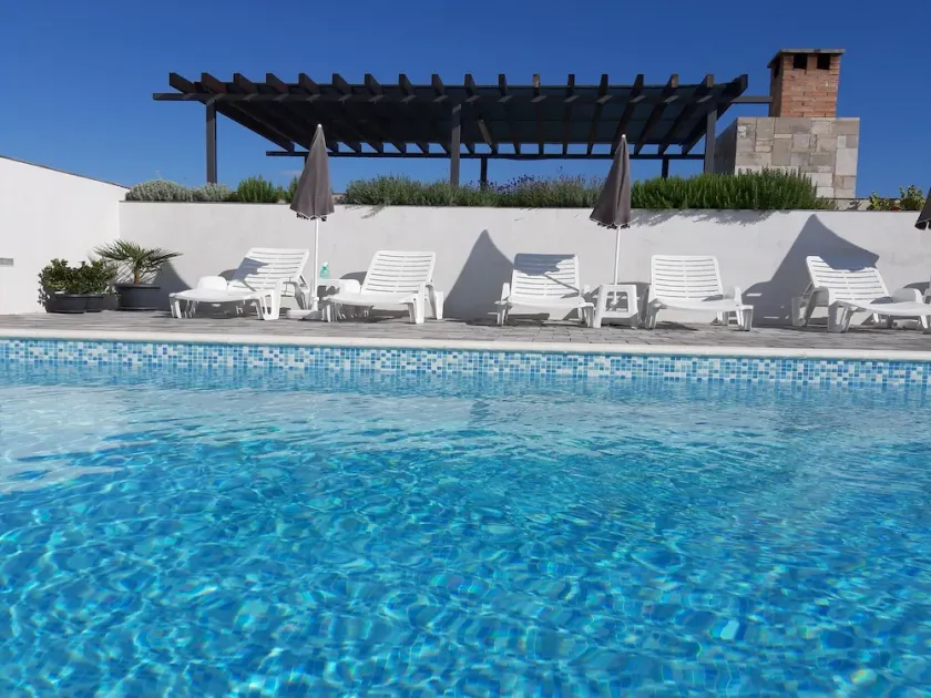 Apartment for 4–6 people with a view of the sea and access to the pool - Image 1