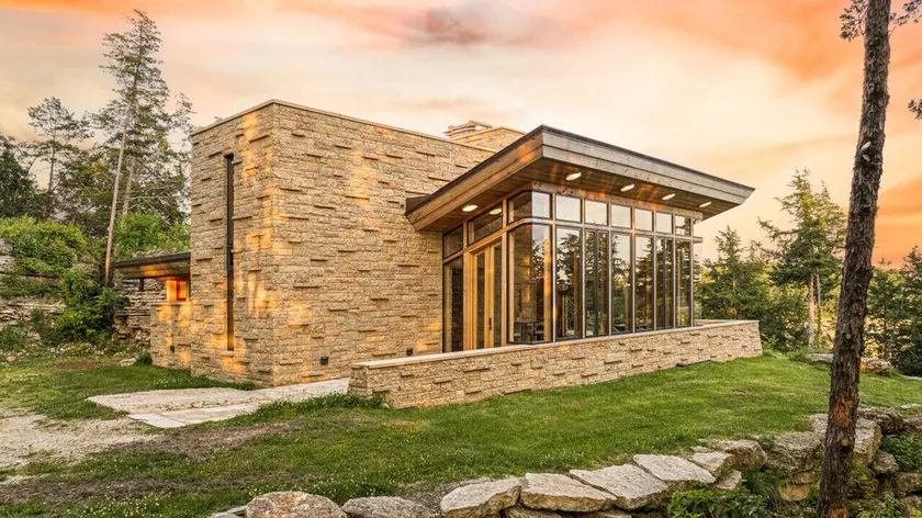 Frank Lloyd Wright · Gorgeous Views, Sweeping Valley, Amazing Sunsets - Image 1