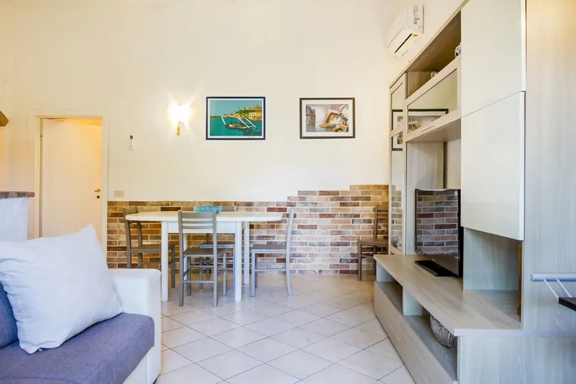 Holiday Home \"Palmiro\" with Shared Garden & Wi-Fi - Image 1