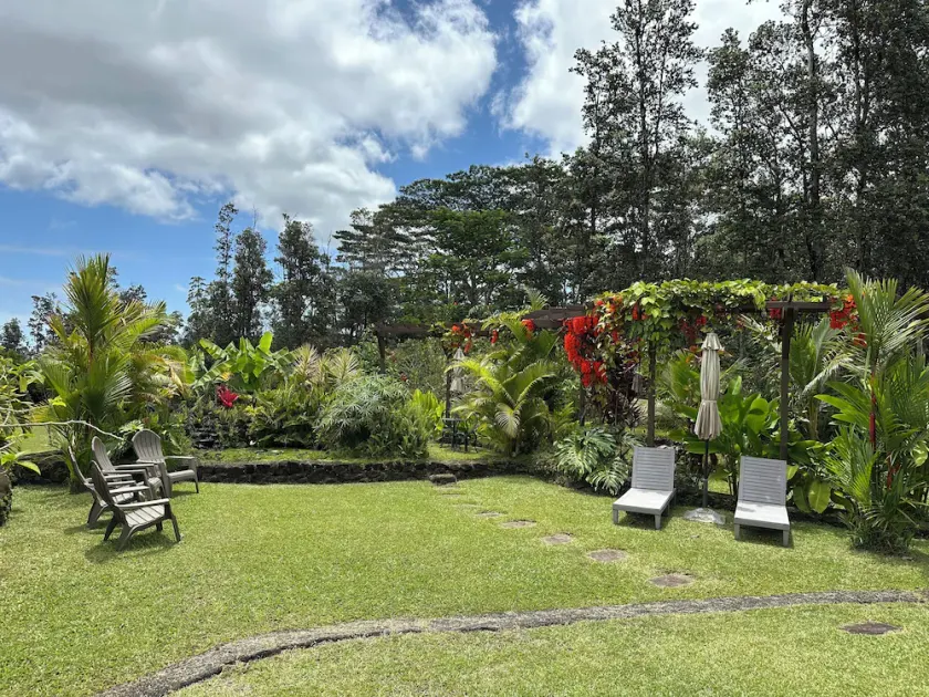 Private guest house on gorgeous 3 acre Hawaiian estate perfect central location. - Image 1