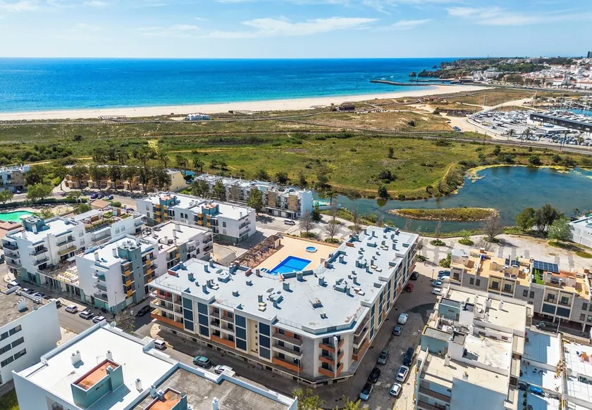 Meia Praia 1 bed Apt Sleeps 4, 10 Minute walk from Meia Praia Beach & Marina. - Image 1