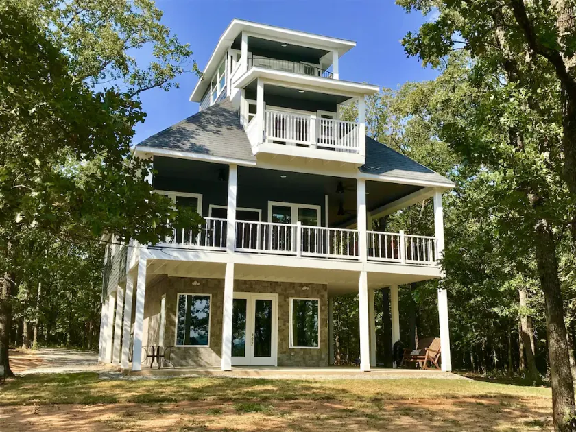 Tree Top Lake Views with lake access for swimming fishing boating 250 ft away! - Image 1