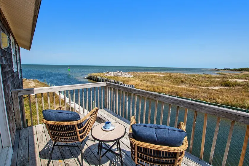 Soundfront, Dogs Welcome, Boat Slip, Water Access, & Panoramic Sound Views - Image 1