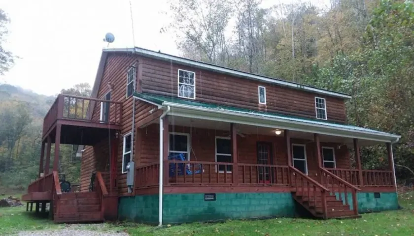 The Bunkhouse A two story rustic cabin 3BR 2BA - Image 1