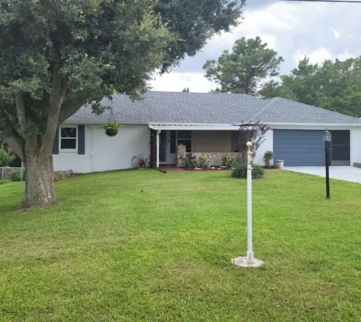 Minutes from the water Sweet Vacation Home Sleeps 6 close to Shops & Restaurants - Image 1