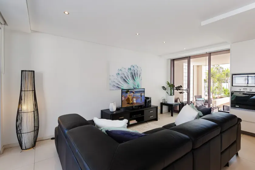 Coastal Escape with comfort and convenience - 2BR/2BA, Balcony, WiFi & Parking - Image 1
