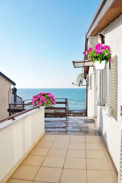 Spacious accommodation in Zambratija, sea view, 10 meters from the beach, terrace - Image 1